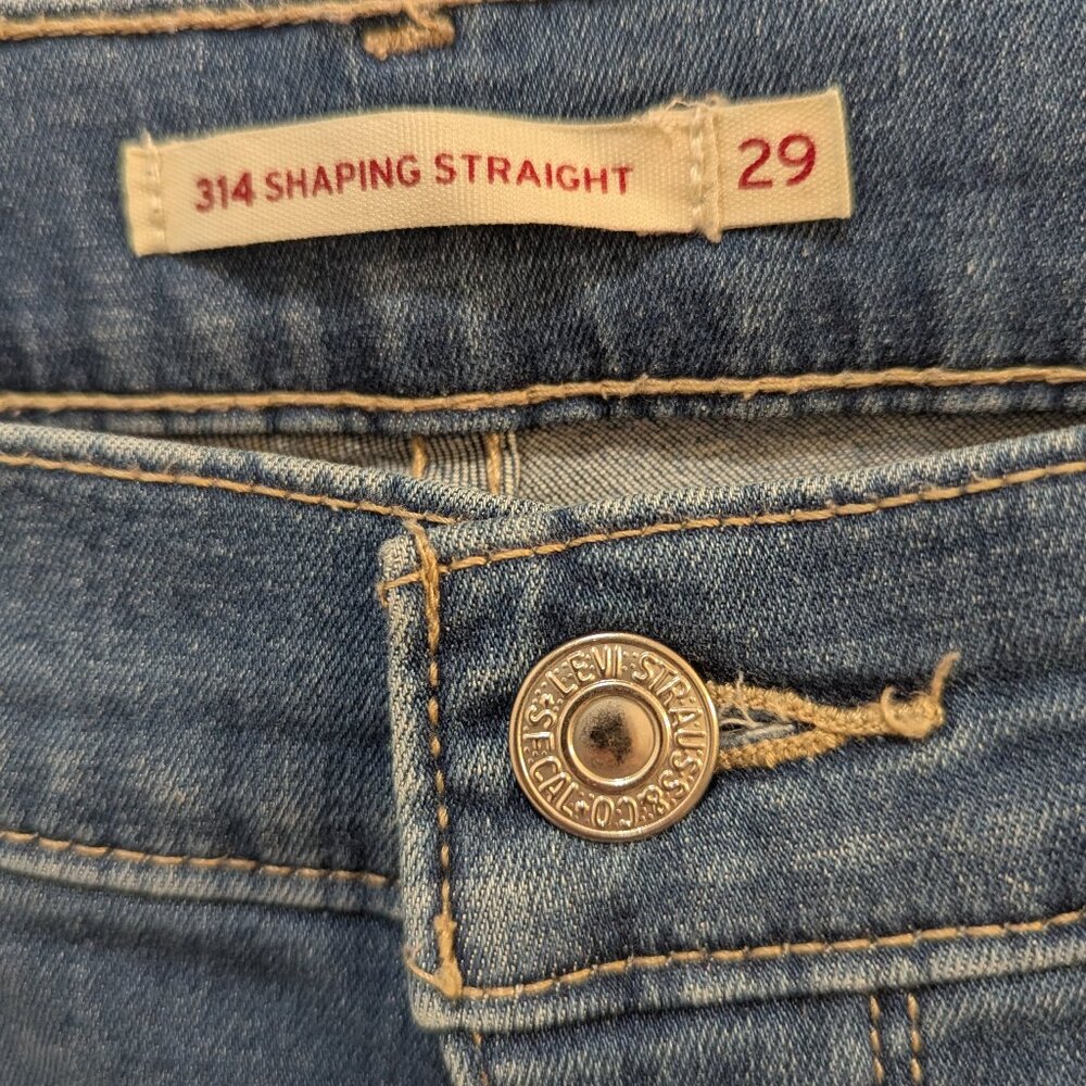 Levi's 314 Slimming Straight Jeans | Medium Wash | Size 29 - Picture 5 of 7